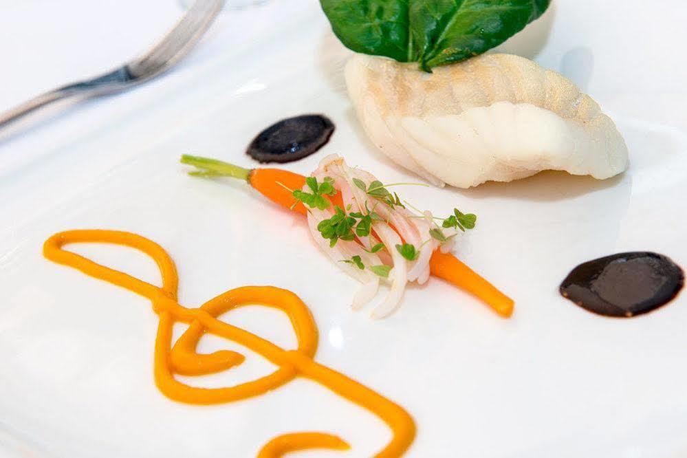 Hotel Spa Frederic Carrion Et Sa Table Gastronomique Viré Eksteriør billede