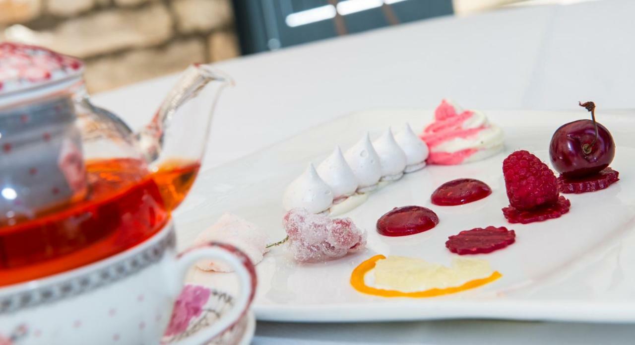 Hotel Spa Frederic Carrion Et Sa Table Gastronomique Viré Eksteriør billede